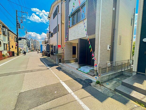 前面道路でお車を駐車するのも楽々。