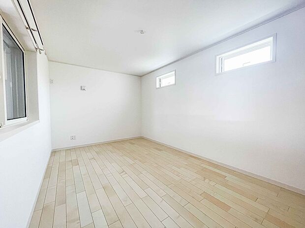 陽射しがぽかぽかと差し込むお部屋は湿気やカビの心配も減るので快適に過ごせます。