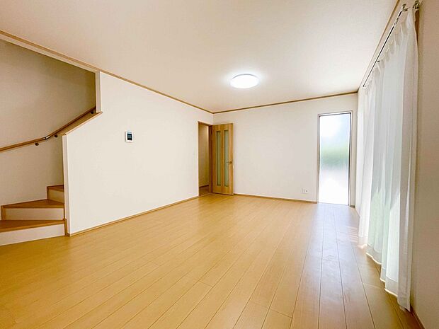 陽だまりのある光彩豊かなリビングは、何よりも快適で心休まる時間を過ごせます。