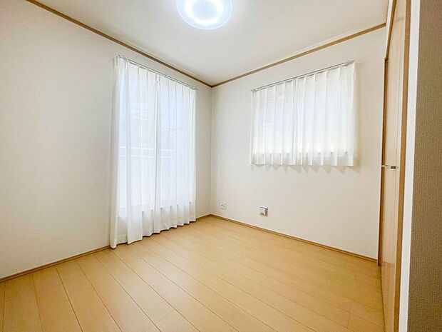 陽光が降り注ぐ明るく開放的な空間が魅力的。