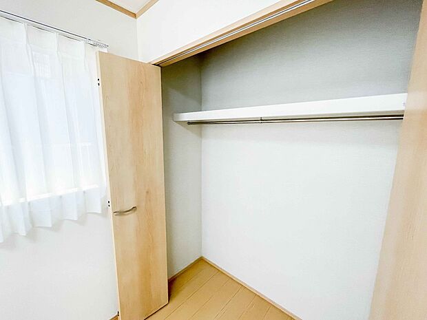 各部屋を最大限に広く使って頂ける様、全居住スペースに収納付。プライベートルームはゆったりと快適に。