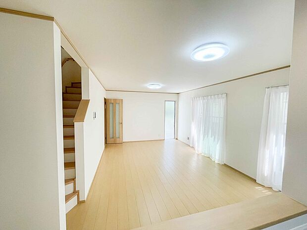 家族の様子を見ながらキッチンでお料理。一日の出来事を会話しながらの家事は嬉しいコミュニケーション。