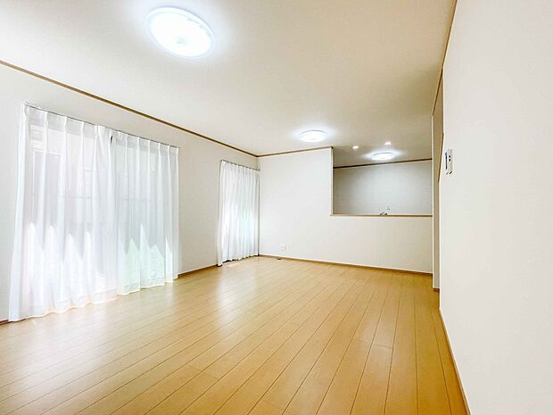 カウンターがあると配膳が楽なことがメリットの一つ。後片付けをするときも、ダイニングテーブルからあまり動かずに流し台へ運ぶことができるので便利です♪