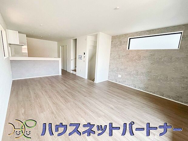 整然とした空間演出、快適な理想の暮らしの実現は家のみの拘りではなく、そこで暮らす方々にとって素敵な環境であることも挙げられると思います。四季折々の変化が奏でる鼓動を楽しんで下さい。