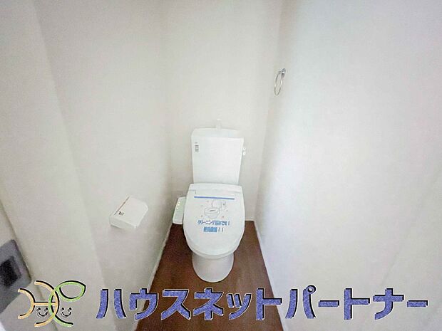 快適な生活を送るための必須アイテムとなった洗浄機能付トイレ。おしり洗浄、ビデ洗浄、暖房便座の3つの機能を標準装備しています。