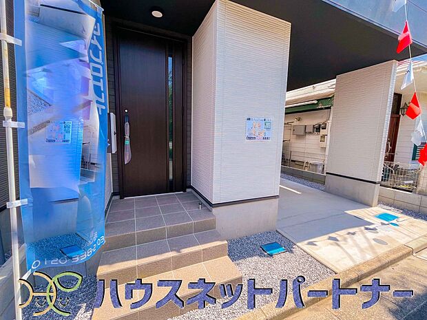 お客様も迎える玄関は高級感のある造りです。