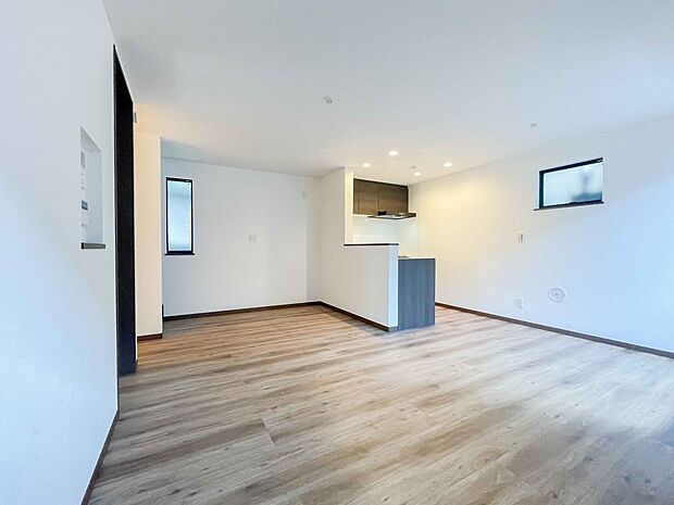 インテリアショップで見掛けた「あの家具」も置ける、ゆったりとした空間。時に広さが上質な寛ぎの時間になる事も。