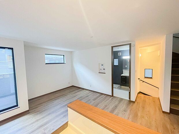 家族の様子を見ながらキッチンでお料理。一日の出来事を会話しながらの家事は嬉しいコミュニケーション。