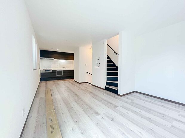 明るく開放的なダイニング。家族とのコミュニケーションが取りやすく、みんなの笑顔が溢れます