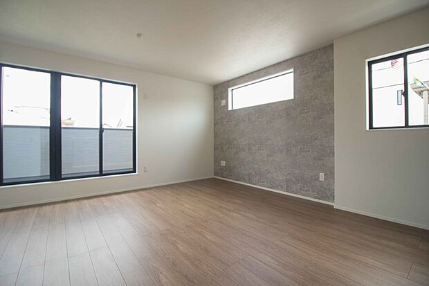 整然とした空間演出、快適な理想の暮らしの実現は家のみの拘りではなく、そこで暮らす方々にとって素敵な環境であることも挙げられると思います。四季折々の変化が奏でる鼓動を楽しんで下さい。