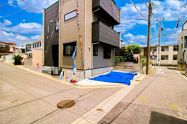 前面道路でお車を駐車するのも楽々。