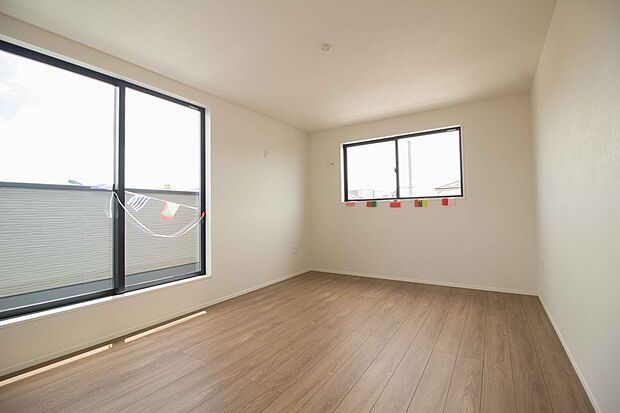 どのお部屋も明るい光が差し込みます。自分だけのお部屋作りを考えただけでワクワク。