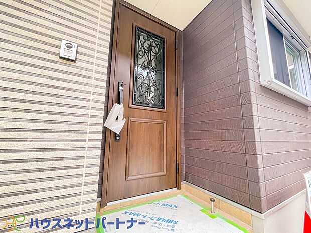 玄関の扉を開けると家族の待つお家。幸せを感じる瞬間です。