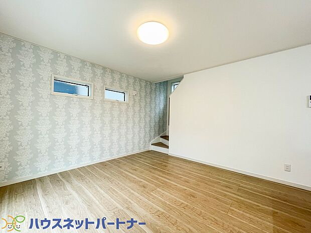 整然とした空間演出、快適な理想の暮らしの実現は家のみの拘りではなく、そこで暮らす方々にとって素敵な環境であることも挙げられると思います。四季折々の変化が奏でる鼓動を楽しんで下さい。