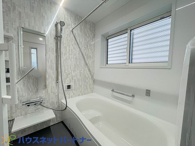 清潔を基調とした浴室は家族と一緒にお風呂に入れる広さです。楽しく癒しの一時を・・。