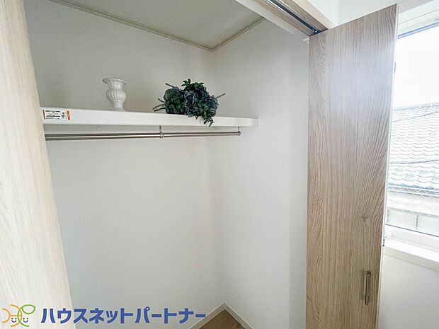 各部屋を最大限に広く使って頂ける様、全居住スペースに収納付。プライベートルームはゆったりと快適に。