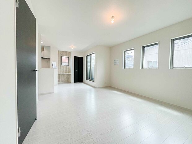 陽だまりのある光彩豊かなリビングは、何よりも快適で心休まる時間を過ごせます。