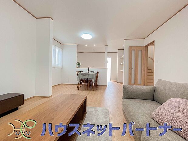 陽だまりのある光彩豊かなリビングは、何よりも快適で心休まる時間を過ごせます。