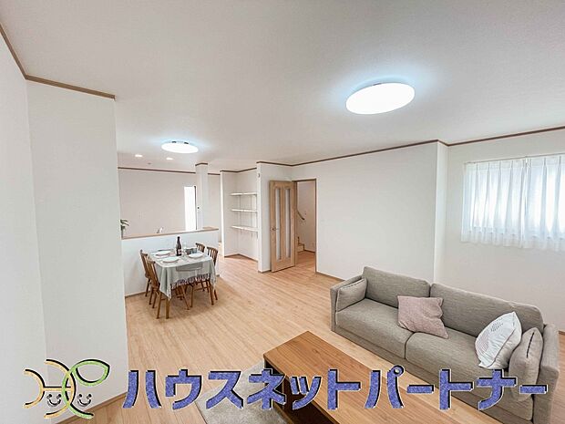 通風・採光に優れ、心地よい光と風が溢れています。 贅沢で豊かな居住性と、プライドを満たすクオリティが見事に調和した住空間。新築ならではの快適なひとときをご体感頂ける筈です。