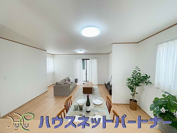 インテリアショップで見掛けた「あの家具」も置ける、ゆったりとした空間。時に広さが上質な寛ぎの時間になる事も。