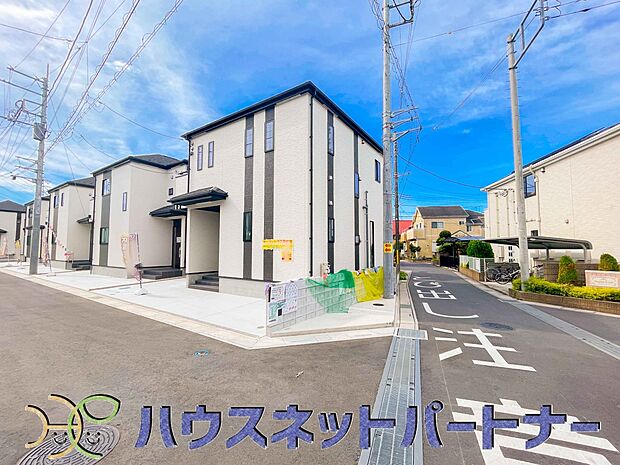 前面道路でお車を駐車するのも楽々。