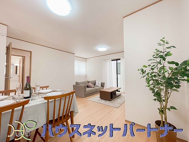 通風・採光に優れ、心地よい光と風が溢れています。 贅沢で豊かな居住性と、プライドを満たすクオリティが見事に調和した住空間。新築ならではの快適なひとときをご体感頂ける筈です。