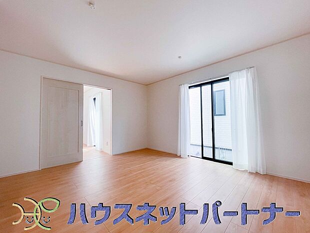 インテリアショップで見掛けた「あの家具」も置ける、ゆったりとした空間。時に広さが上質な寛ぎの時間になる事も。