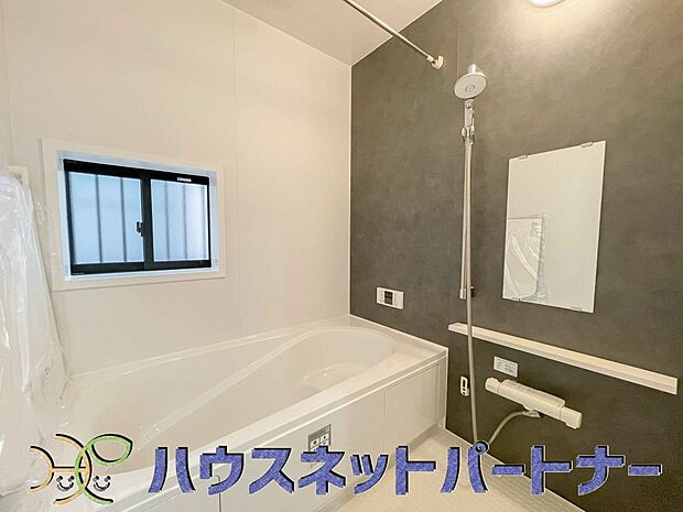 清潔を基調とした浴室は家族と一緒にお風呂に入れる広さです。楽しく癒しの一時を・・。