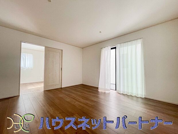 陽だまりのある光彩豊かなリビングは、何よりも快適で心休まる時間を過ごせます。