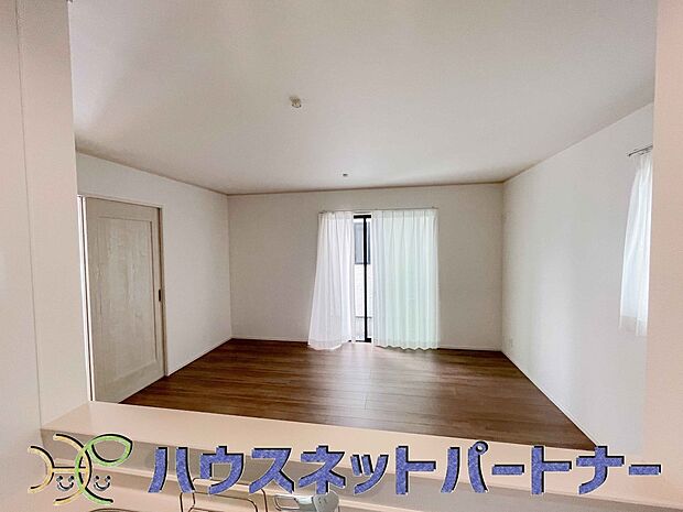 家族の様子を見ながらキッチンでお料理。一日の出来事を会話しながらの家事は嬉しいコミュニケーション。