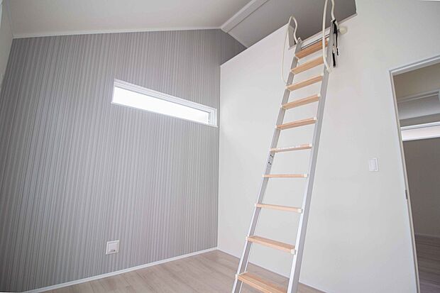 ロフトへはこのハシゴを使って行き来します。