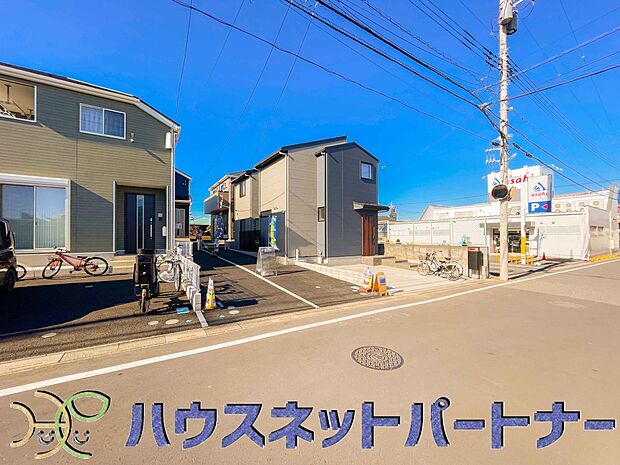 前面道路の日当たりの良い明るいお家。