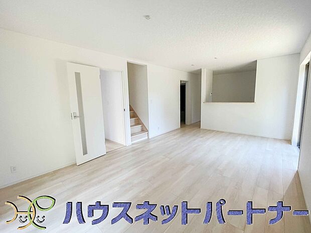 インテリアショップで見掛けた「あの家具」も置ける、ゆったりとした空間。時に広さが上質な寛ぎの時間になる事も。