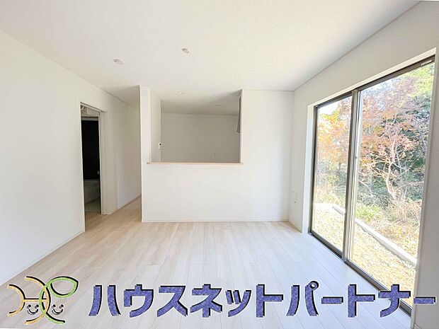 カウンターがあると配膳が楽なことがメリットの一つ。後片付けをするときも、ダイニングテーブルからあまり動かずに流し台へ運ぶことができるので便利です♪