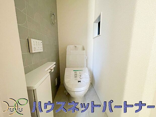 壁リモコンの場合、洗浄位置や水量の強弱など、シャワートイレをお好みの使い心地に設定できます。毎日使うトイレだから、使い勝手の良い機能があるとうれしいですね。