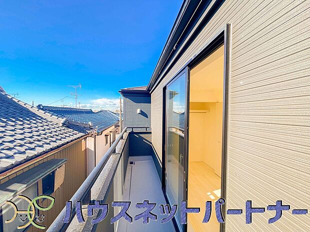 陽当たりの良いバルコニーは清清しい風を室内に送り込んでくれます。快適な生活を楽しめます。