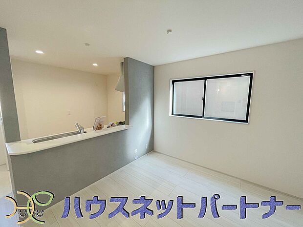 カウンターがあると配膳が楽なことがメリットの一つ。後片付けをするときも、ダイニングテーブルからあまり動かずに流し台へ運ぶことができるので便利です♪