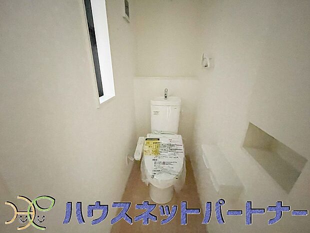 快適な生活を送るための必須アイテムとなった洗浄機能付トイレ。おしり洗浄、ビデ洗浄、暖房便座の3つの機能を標準装備しています。