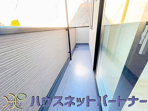 バルコニーから差し込む陽光・通風は、住環境・快適性と共に有り続ける貴重な「財産」です。この新築戸建に住まう事で手に入れるものは、きっと日常にとっても貴重な存在となるはずです。