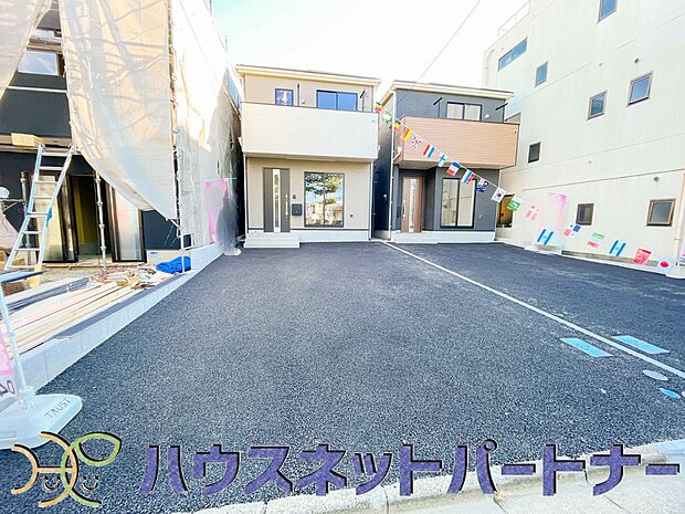 駐車場がある戸建を持つ最大のメリットは、駐車場代金を支払い続ける必要がないことです。賃貸住宅に住んでいる方が、戸建の購入を考えるきっかけに挙げることが多いようです。