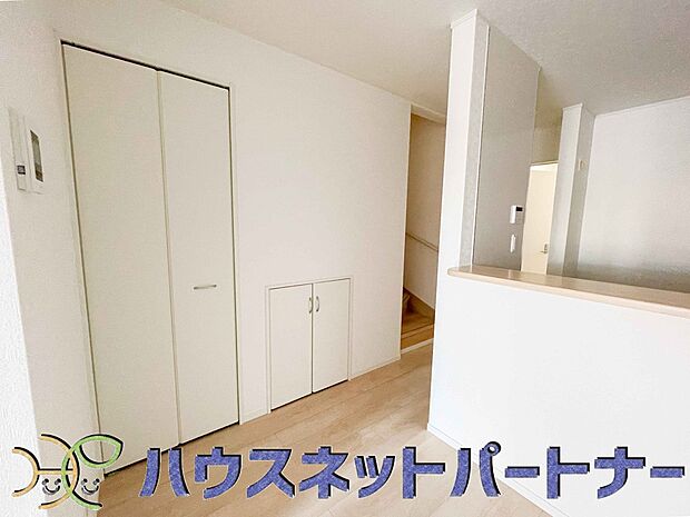 家族の様子を見ながらキッチンでお料理。一日の出来事を会話しながらの家事は嬉しいコミュニケーション。