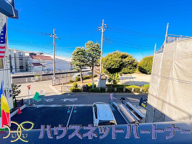 周辺は高い建物が無く、解放感が感じられます。