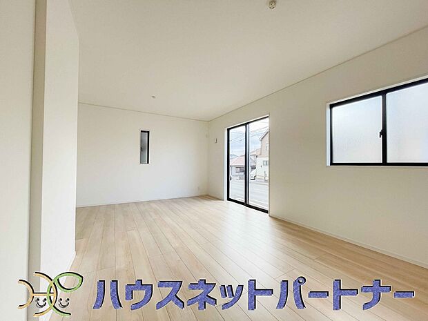 整然とした空間演出、快適な理想の暮らしの実現は家のみの拘りではなく、そこで暮らす方々にとって素敵な環境であることも挙げられると思います。四季折々の変化が奏でる鼓動を楽しんで下さい。