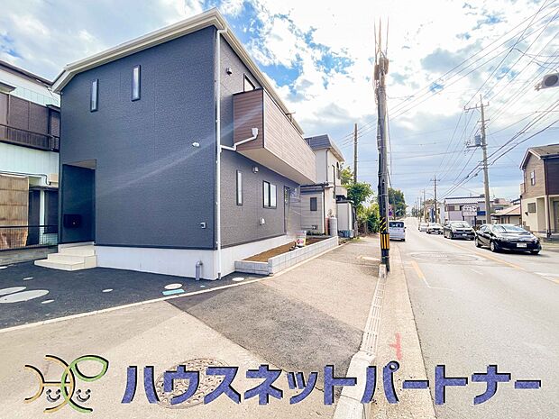 前面道路でお車を駐車するのも楽々。