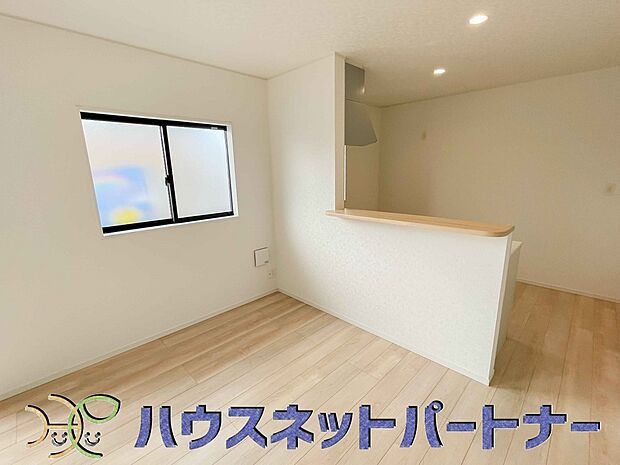 明るく開放的なダイニング。家族とのコミュニケーションが取りやすく、みんなの笑顔が溢れます