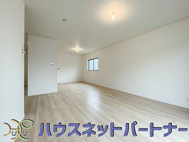 整然とした空間演出、快適な理想の暮らしの実現は家のみの拘りではなく、そこで暮らす方々にとって素敵な環境であることも挙げられると思います。四季折々の変化が奏でる鼓動を楽しんで下さい。