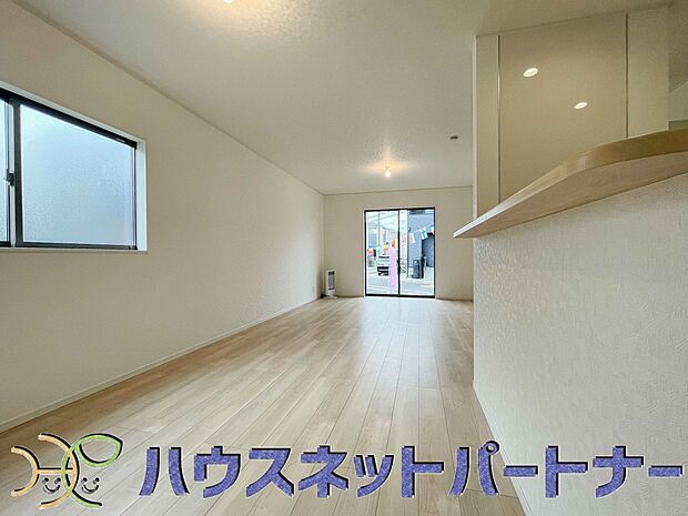 明るく開放的なダイニング。家族とのコミュニケーションが取りやすく、みんなの笑顔が溢れます
