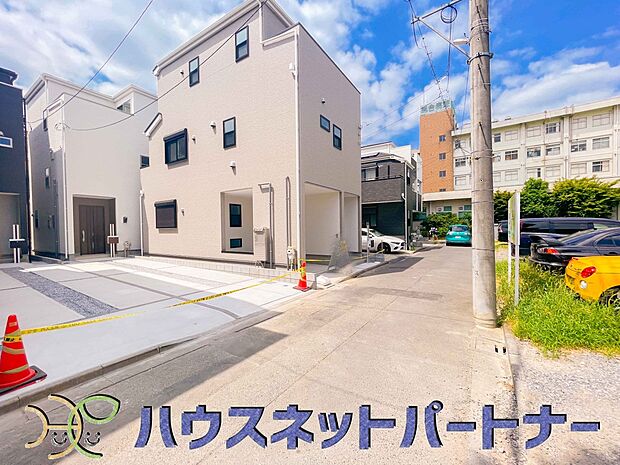 前面道路でお車を駐車するのも楽々。