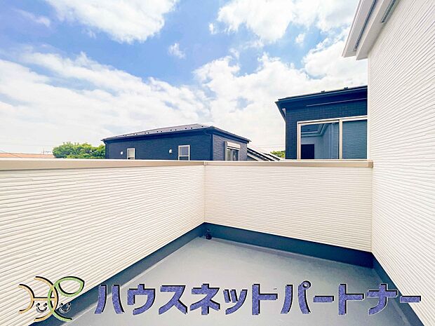 陽当りが良いと、洗濯物が乾きやすいですし、湿気やカビの心配も減るので快適です。寒い冬の日でも、日差しが届くと家の中が暖かくなりますね。