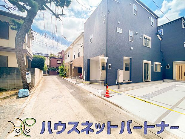 前面道路の日当たりの良い明るいお家。